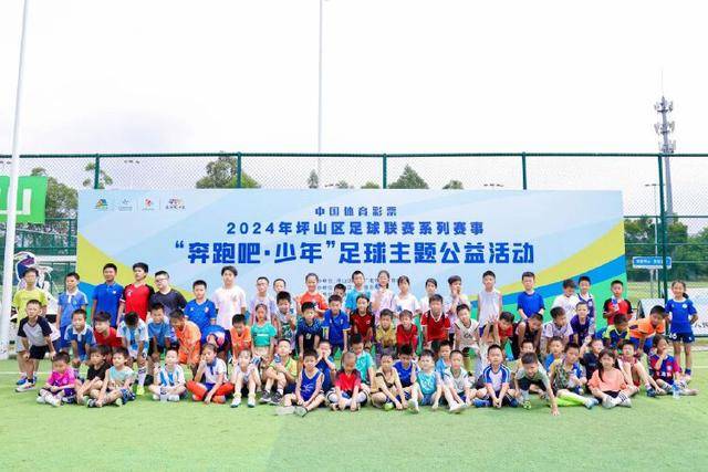 记者：33岁中卫阿拉巴被推荐给国米等队，也可能追随朗尼克去米兰